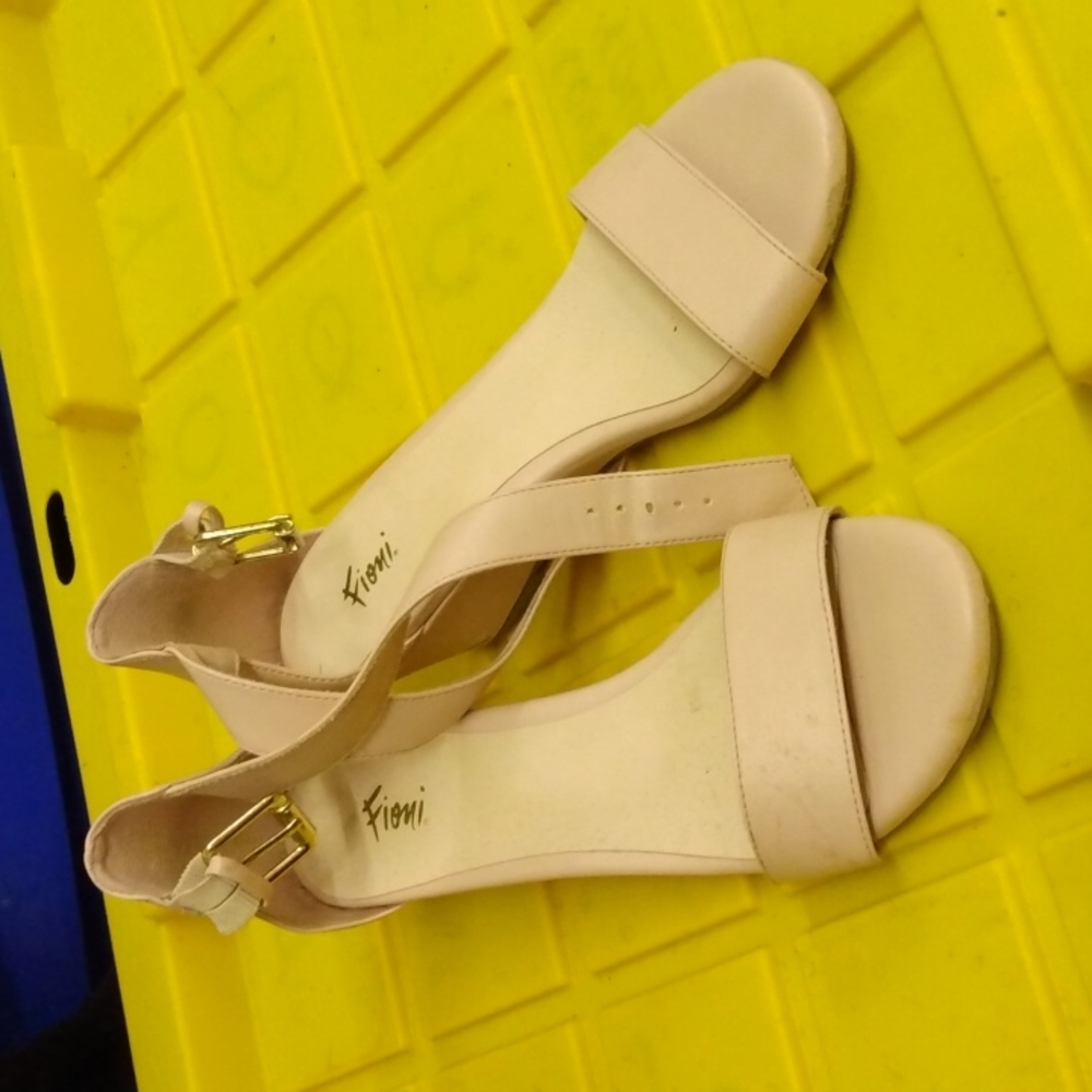 Low heel wedges size 7